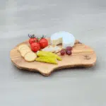 Servierbrett aus Olivenholz mit Antipasti